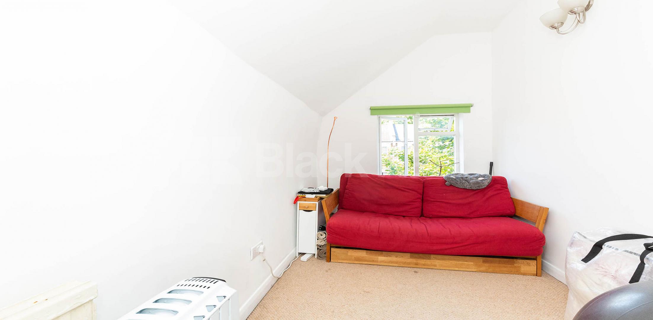 			SPLIT LEVEL 2 BED, 2 Bedroom, 1 bath, 1 reception Flat			 Cornwall Road, FINSBURY PARK